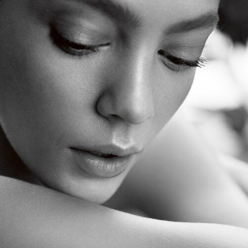 девушка со здоровой кожей лица